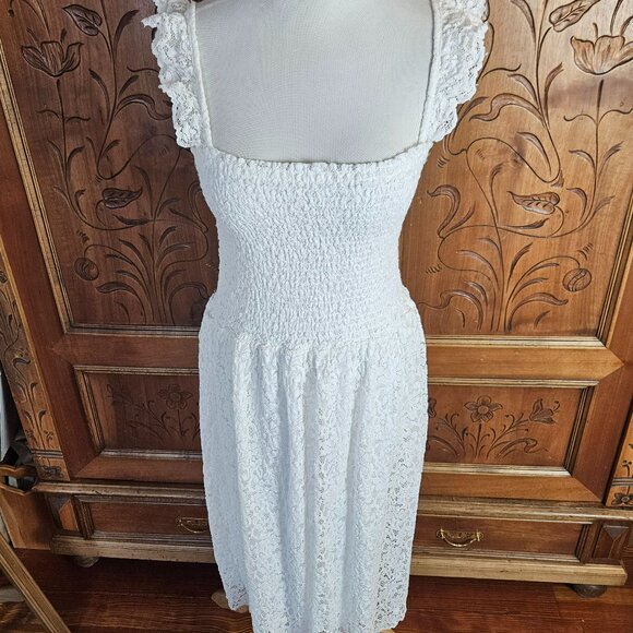 Pretty White Dress - Picture 1 of 8